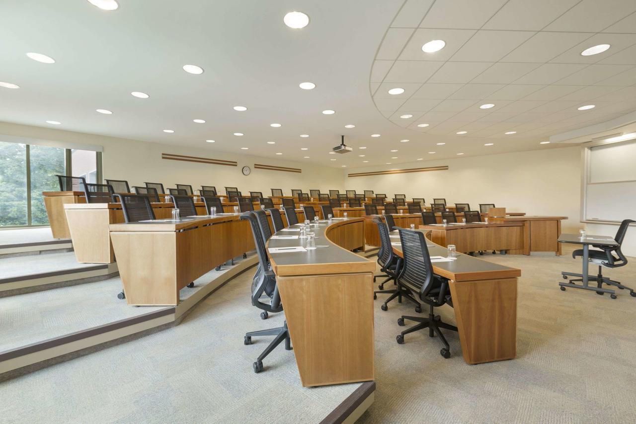 Ivey Spencer Leadership Centre Hotel Лондон Екстериор снимка
