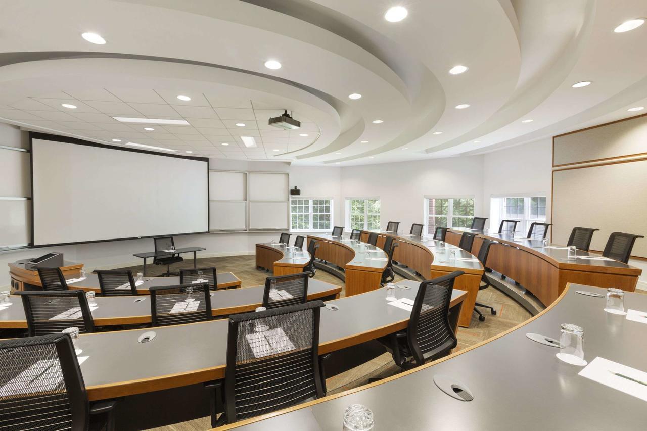 Ivey Spencer Leadership Centre Hotel Лондон Екстериор снимка